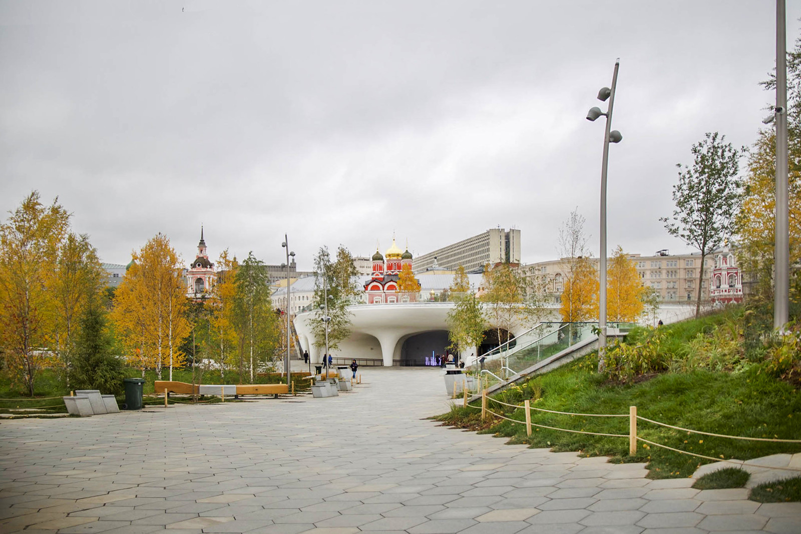 Прогулка по московскому парку «Зарядье» Прогулка по московскому парку «Зарядье»