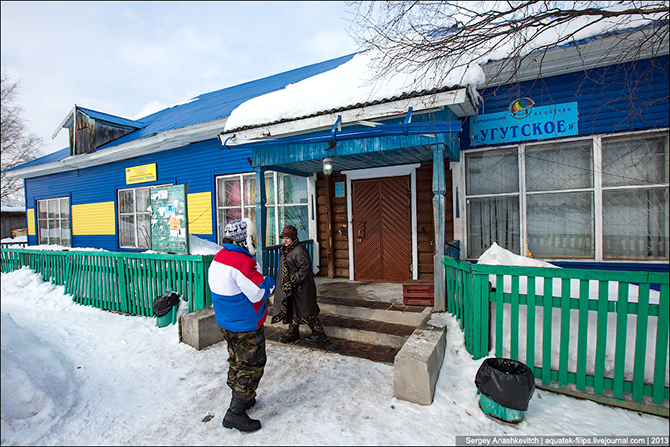 Сельский магазин в лесах Большого Югана