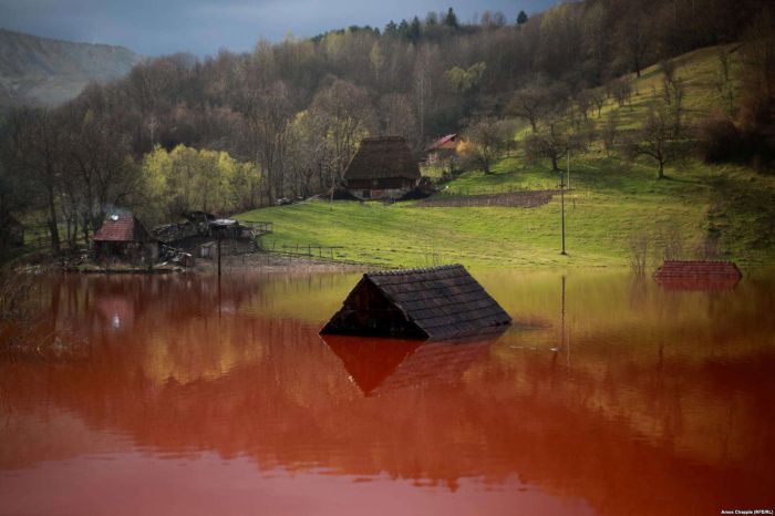 Джамана - румынская деревня, затопленная ядовитыми отходами Джамана - румынская деревня, затопленная ядовитыми отходами