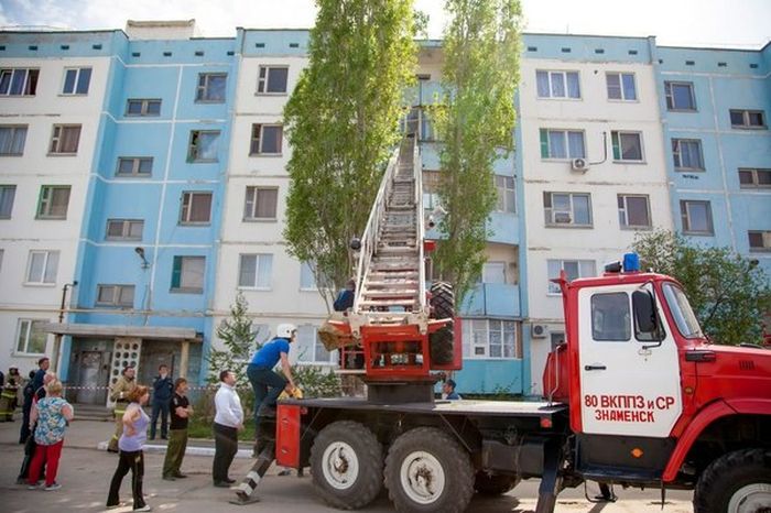 Обвал лестничного проема в пятиэтажке Обвал лестничного проема в пятиэтажке