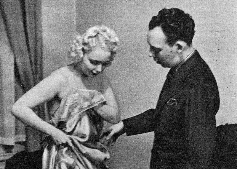 Как раздеваться в спальне: инструкция 1937 года для жен Как раздеваться в спальне: инструкция 1937 года для жен