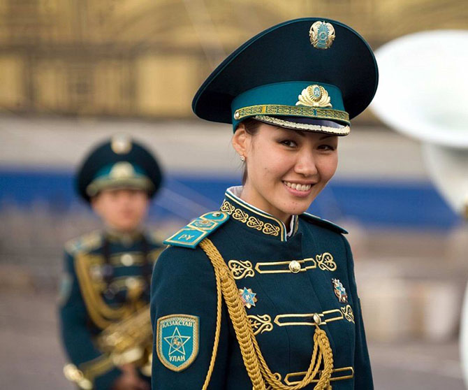 Девушки в армии Казахстана