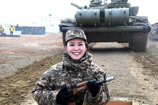 Девушки в армии Казахстана