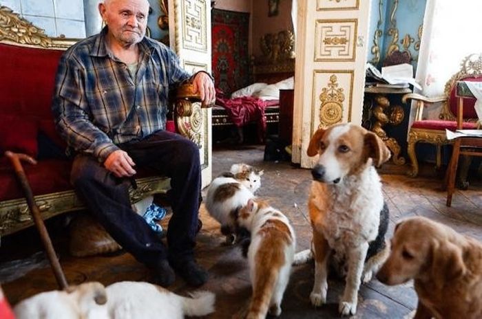 Настоящий дворец в деревенском доме Настоящий дворец в деревенском доме