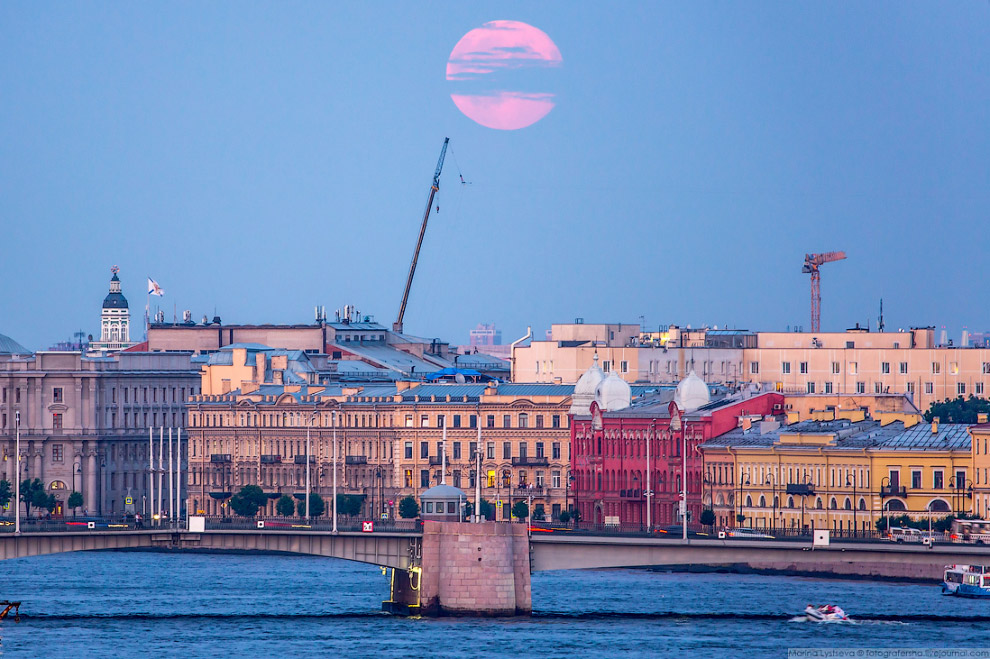 Лунное затмение в Санкт-Петербурге Лунное затмение в Санкт-Петербурге