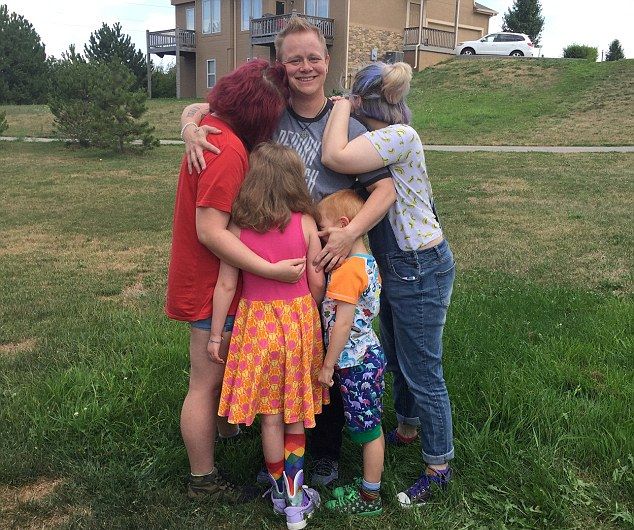 Женщина родила 2 детей, а потом стала мужчиной с подачи падчерицы