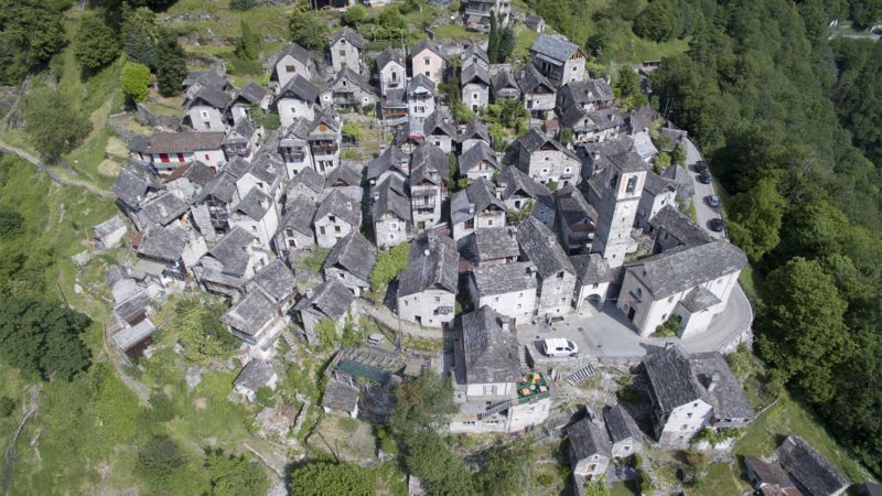В Швейцарии целая деревня может стать отелем В Швейцарии целая деревня может стать отелем