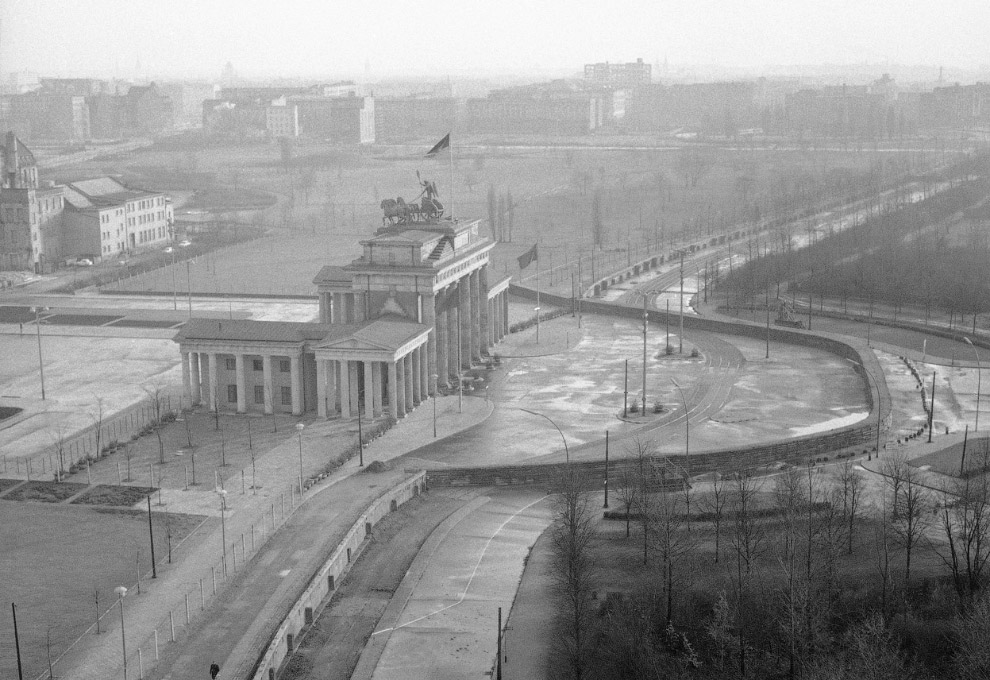 Падение Берлинской стены Падение Берлинской стены