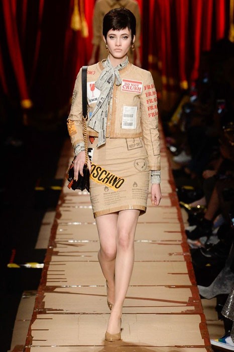 Новая коллекция Moschino под названием «Мусорный шик» Новая коллекция Moschino под названием «Мусорный шик»