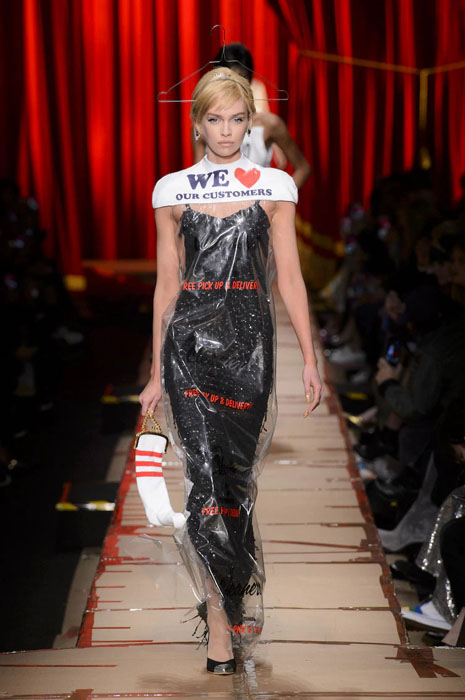 Новая коллекция Moschino под названием «Мусорный шик» Новая коллекция Moschino под названием «Мусорный шик»