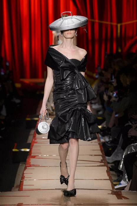 Новая коллекция Moschino под названием «Мусорный шик» Новая коллекция Moschino под названием «Мусорный шик»
