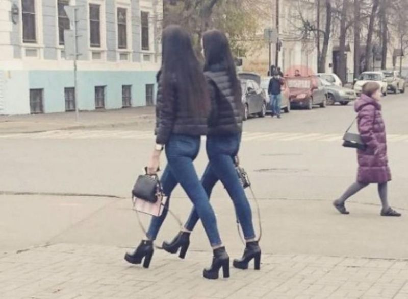 Барышня без трусов, парень на каблуках и другие стиляги на питерских улицах