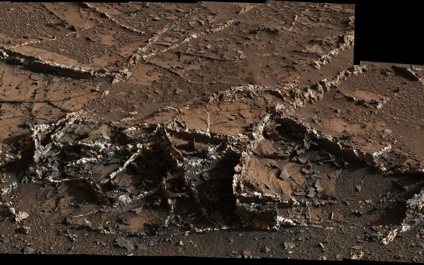 14 великолепных фотографий Марса, сделанных Curiosity за 3 года