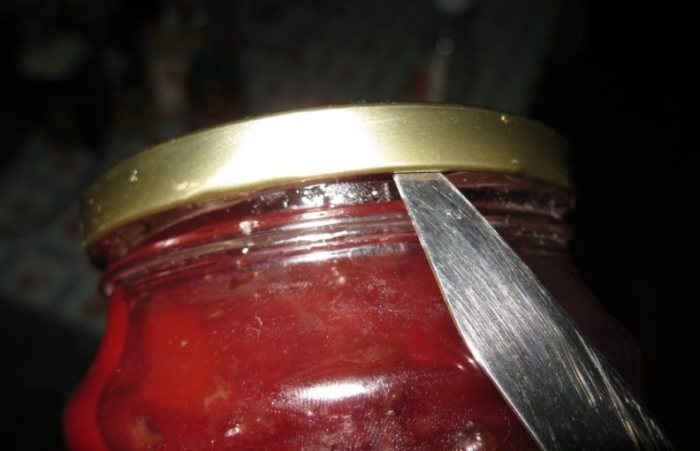 Как быстро открыть банку с закручивающейся крышкой Как быстро открыть банку с закручивающейся крышкой
