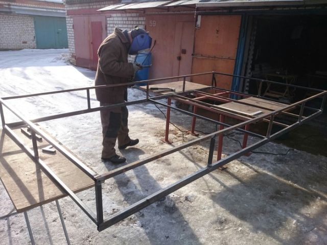 Дом на колесах на базе обычного пикапа