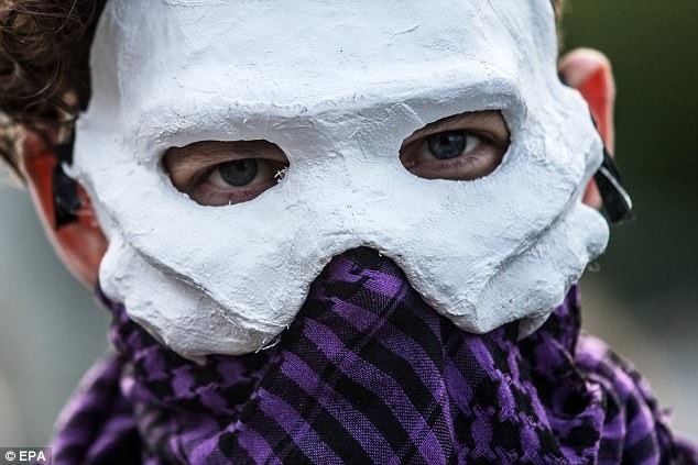 В Австрии запретили носить мусульманские одеяния и закрывать лицо В Австрии запретили носить мусульманские одеяния и закрывать лицо