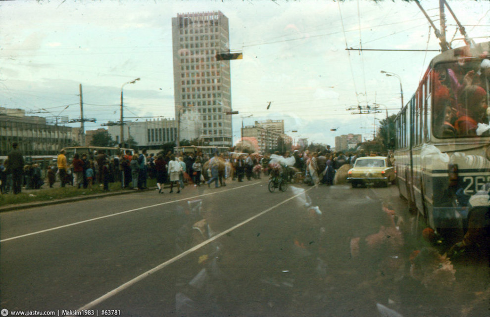 Прогулка по Москве 1990 года Прогулка по Москве 1990 года