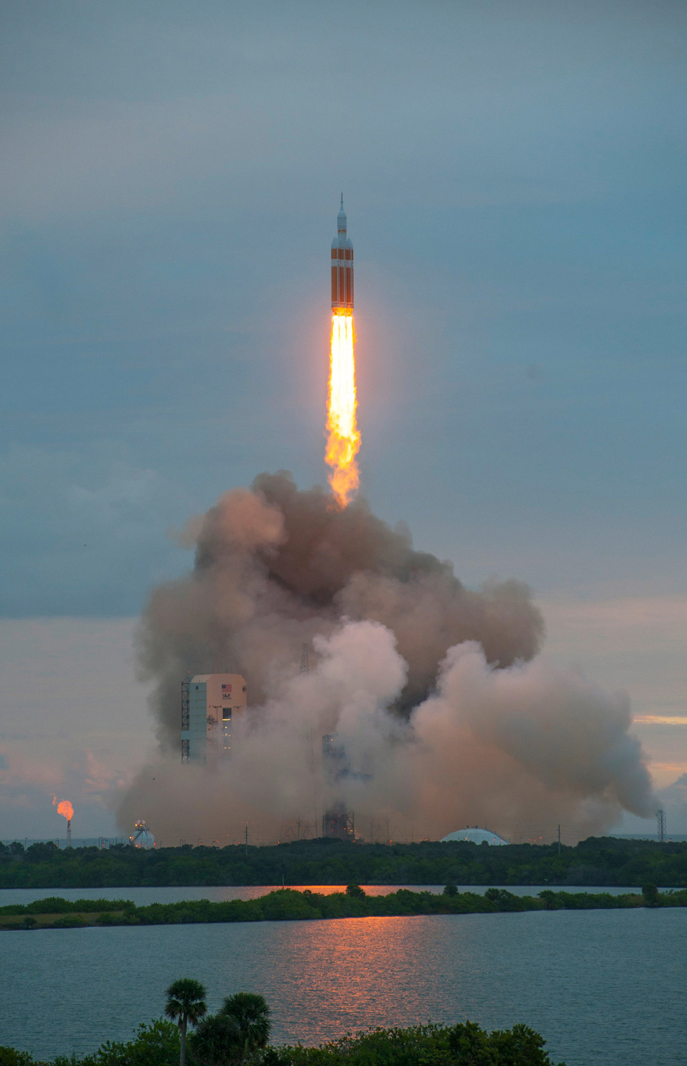 Старт космического корабля Орион Старт космического корабля Орион