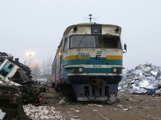 Уничтожение старого дизель-поезда в Эстонии