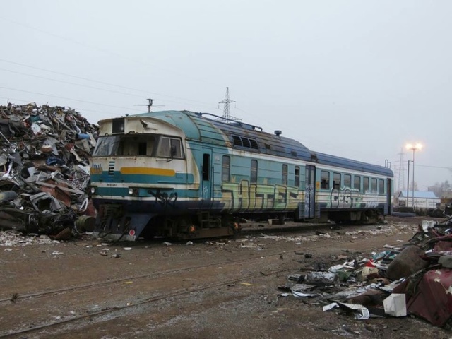 Уничтожение старого дизель-поезда в Эстонии
