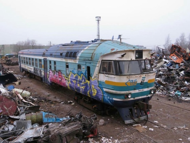 Уничтожение старого дизель-поезда в Эстонии