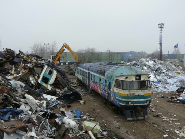 Уничтожение старого дизель-поезда в Эстонии
