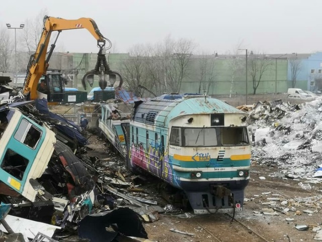 Уничтожение старого дизель-поезда в Эстонии
