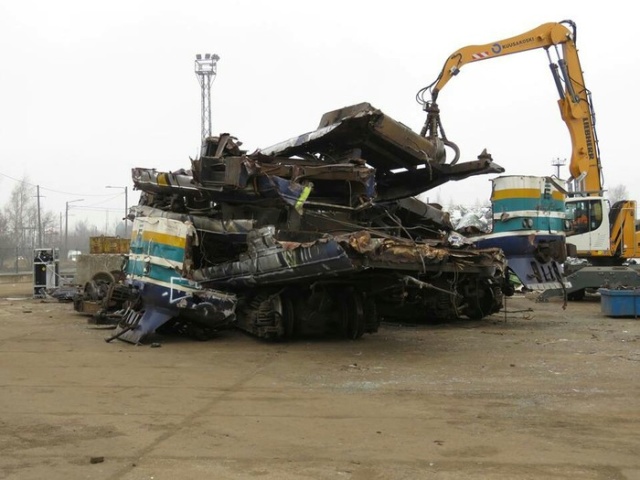 Уничтожение старого дизель-поезда в Эстонии