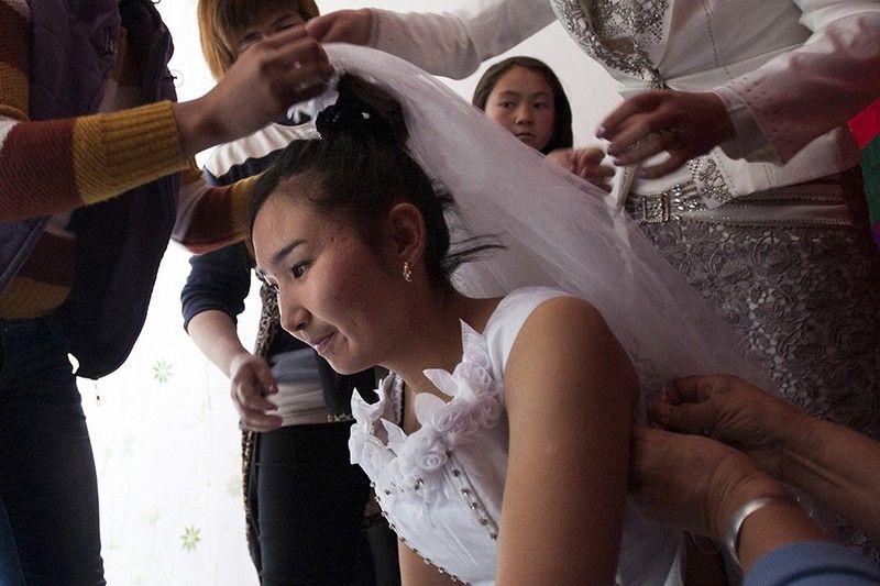 Краденые невесты Киргизии (30 фото) Краденые невесты Киргизии (30 фото)