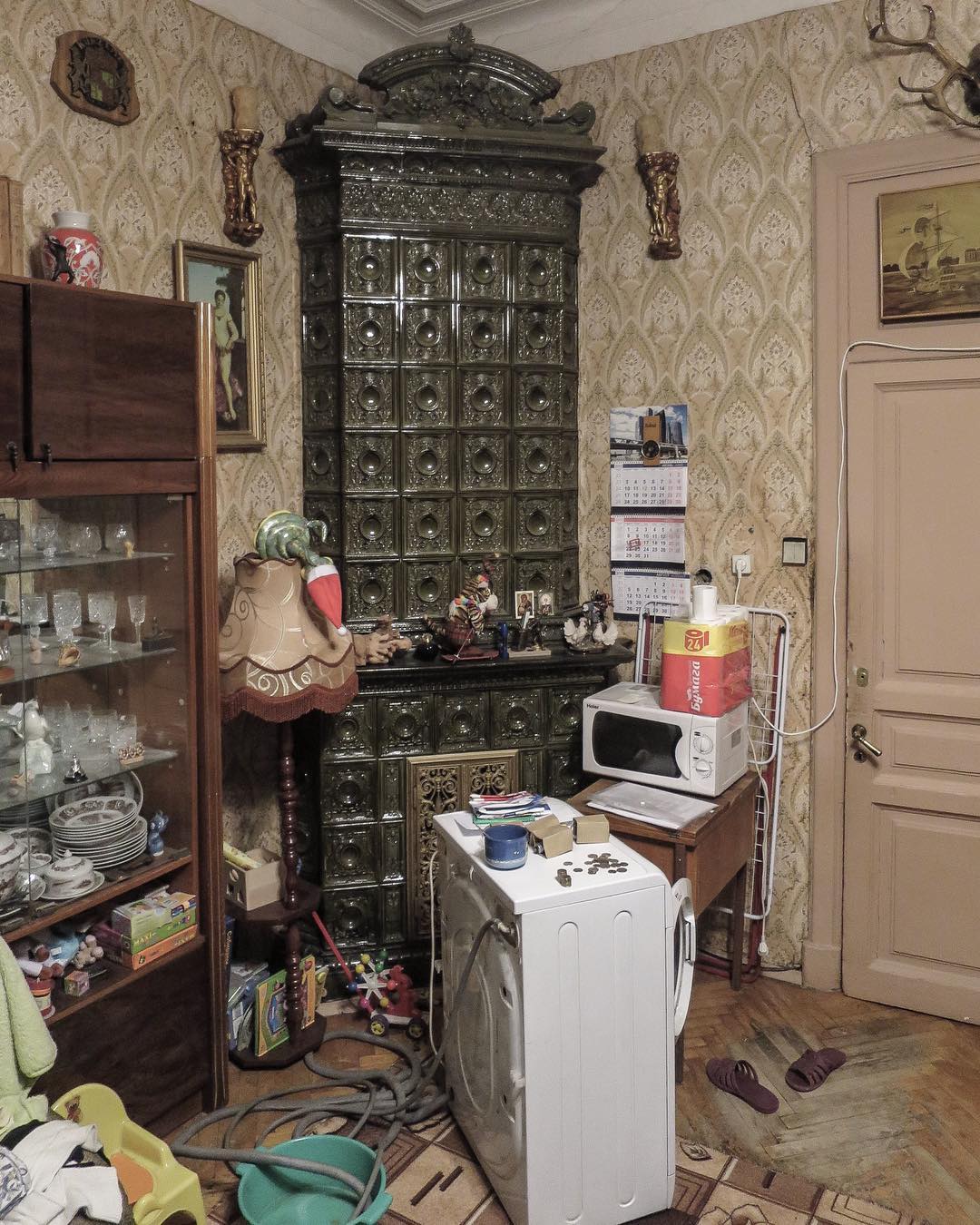 Как живут в коммуналках питерского «старого фонда»: 25 фото, которые заставят вас ахнуть