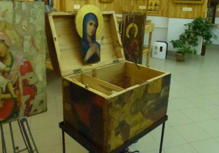 Ящики из икон в музее мэра Екатеринбурга Ящики из икон в музее мэра Екатеринбурга