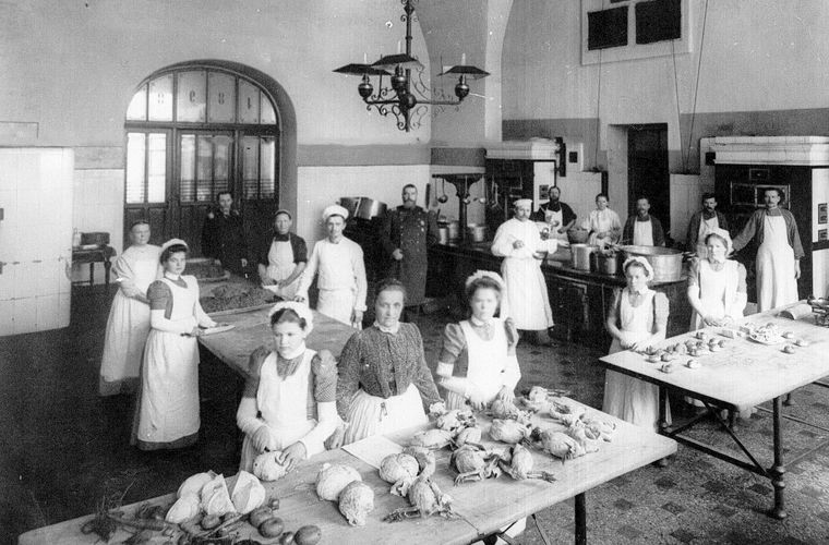 Как воспитывали девушек в институтах благородных девиц Как воспитывали девушек в институтах благородных девиц