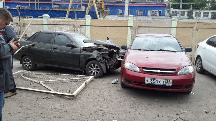 В Воронеже женщина протаранила пять автомобилей