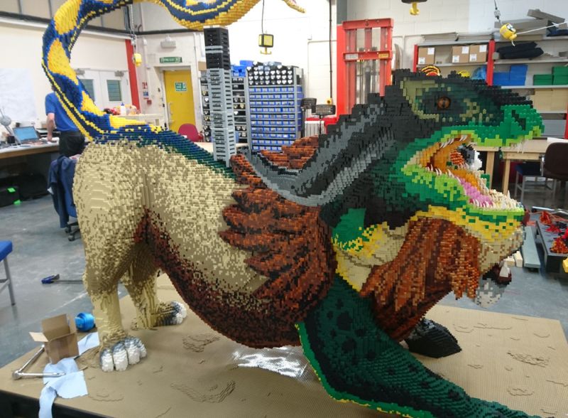 Трехглавая химера с хвостом в виде змеи из конструктора Lego