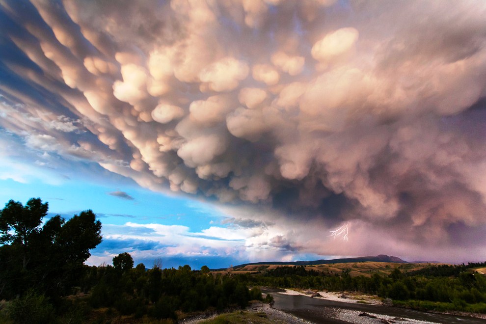 Поразительные облака Mammatus Поразительные облака Mammatus