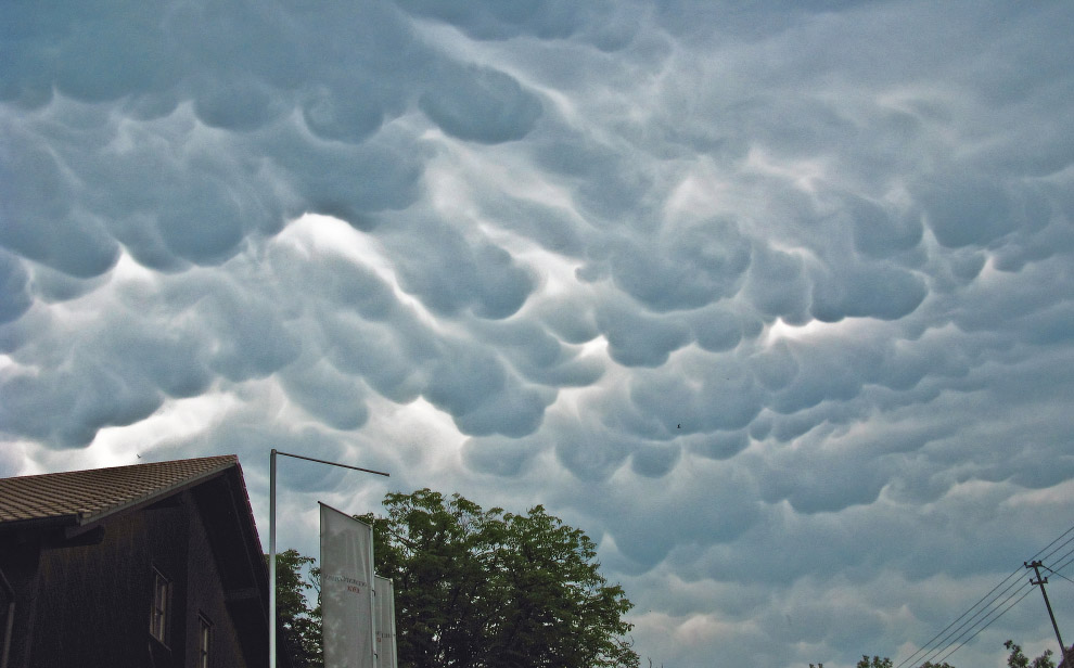 Поразительные облака Mammatus Поразительные облака Mammatus