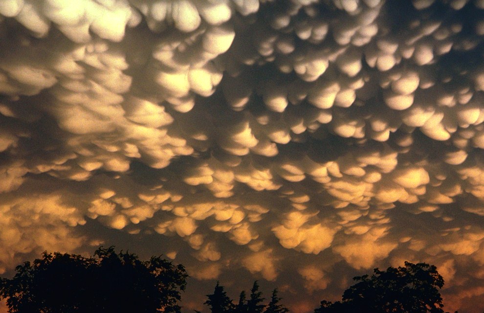 Поразительные облака Mammatus Поразительные облака Mammatus