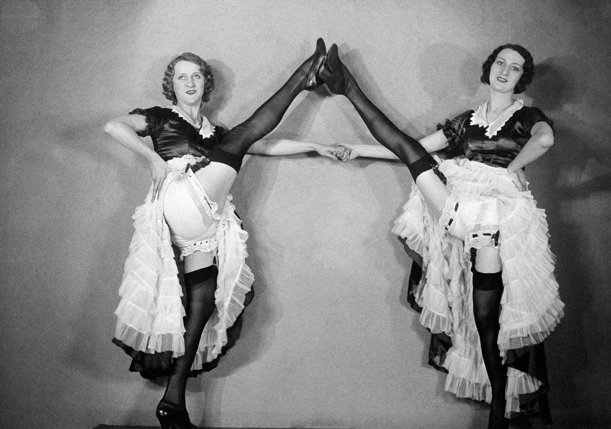 История главного кабаре в мире «Мулен Руж» в фотографиях История главного кабаре в мире «Мулен Руж» в фотографиях