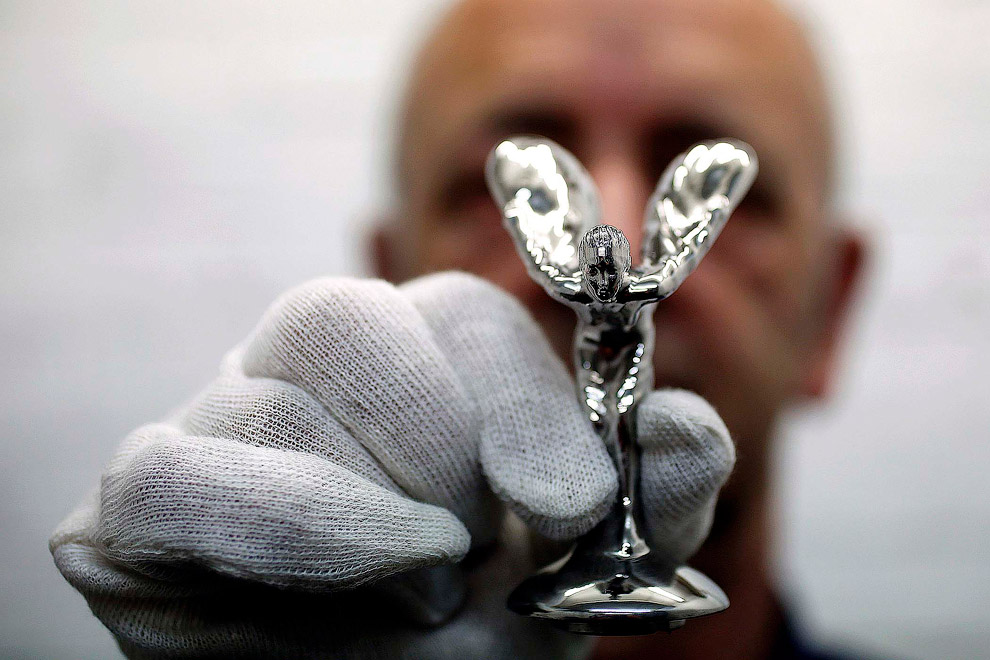 Как делают символ легендарной марки автомобилей Rolls-Royce Как делают символ легендарной марки автомобилей Rolls-Royce