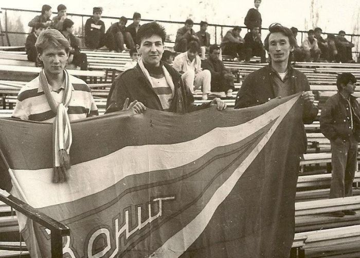 Российские футбольные фанаты 90-х