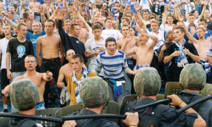 Российские футбольные фанаты 90-х