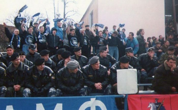 Российские футбольные фанаты 90-х