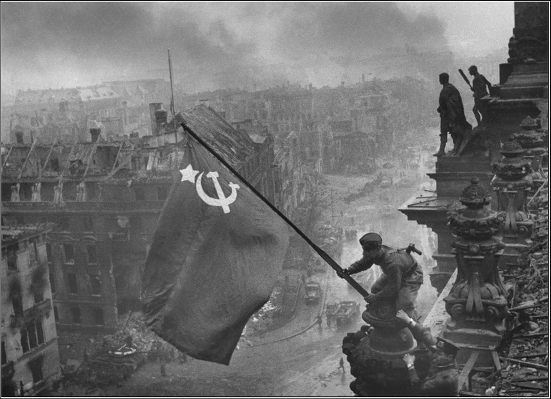 Почему Сталин не захотел принимать парад в 1945 году Почему Сталин не захотел принимать парад в 1945 году