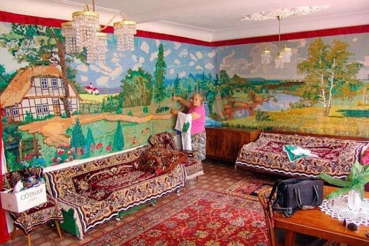 80-летняя рукодельница вышила 9-метровые обои 80-летняя рукодельница вышила 9-метровые обои