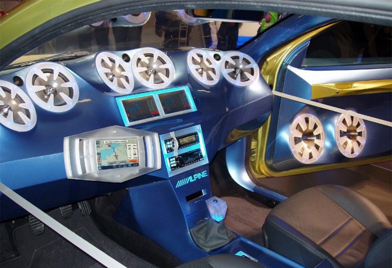 Самый безумный тюнинг приборной панели автомобиля