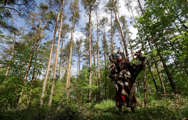 Фанаты 'World of Warcraft' перенесли игру в реальность, собравшись в чешском лесу