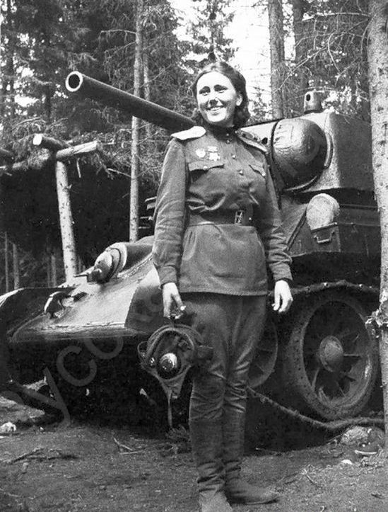 Очаровательные улыбки женщин-военнослужащих Красной армии