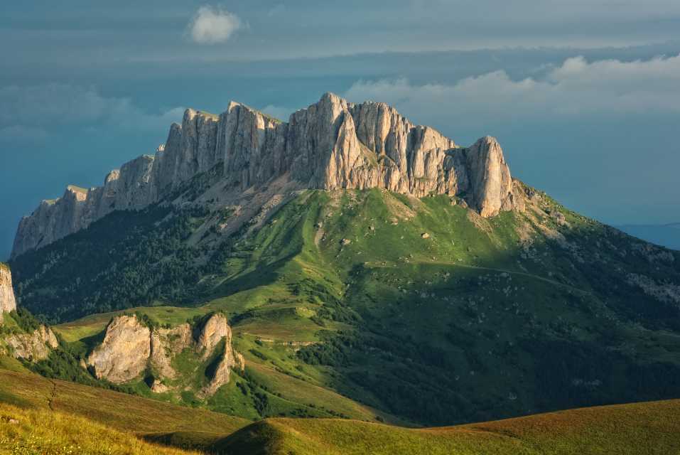 8 самых красивых гор России, которые так и тянет покорить 8 самых красивых гор России, которые так и тянет покорить
