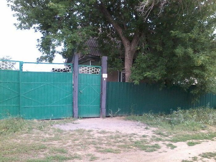В Казахстане неизвестные меценаты купили дом многодетной семье погорельцев В Казахстане неизвестные меценаты купили дом многодетной семье погорельцев