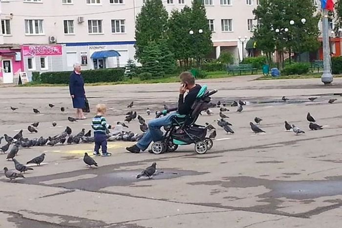 Когда отцов оставляют приглядывать за детьми